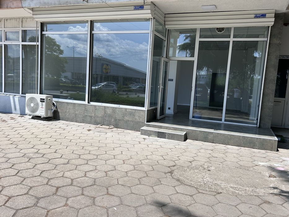Дава се под наем Магазин в Казанлък - 60 кв.м за 612 € - Снимка #10