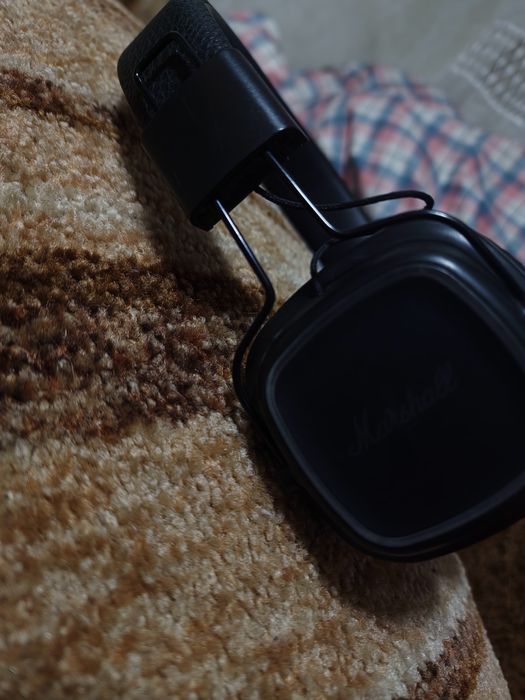 Продам наушники marshall