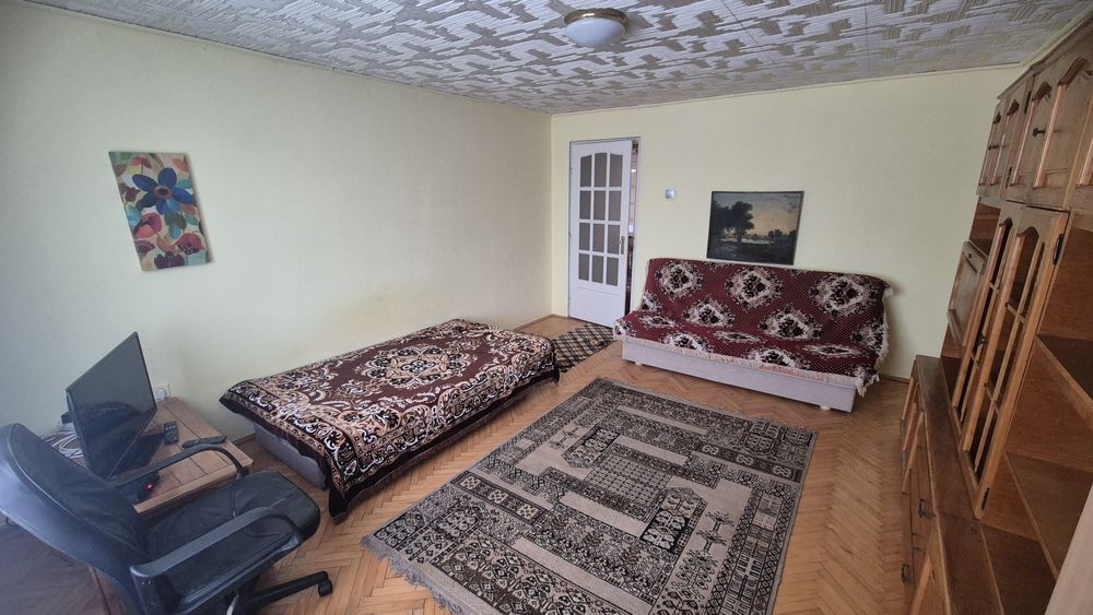 Dau in chirie o camera