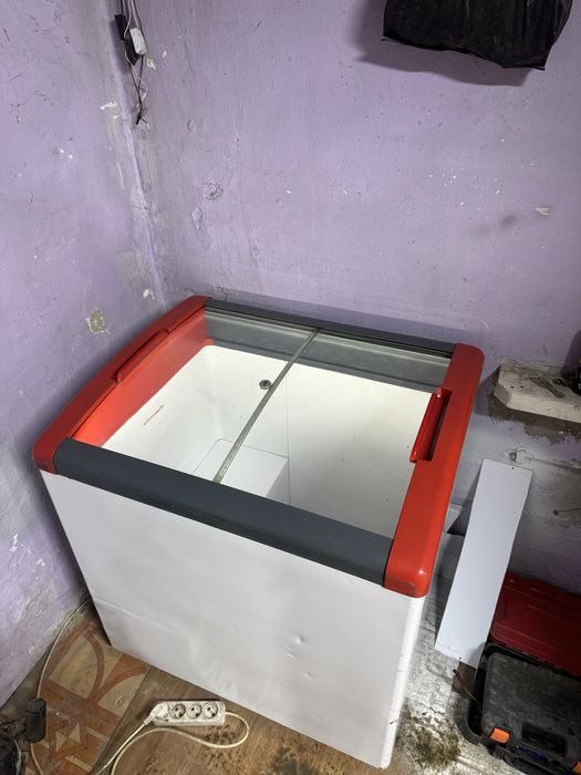 Продам витрины холодильники