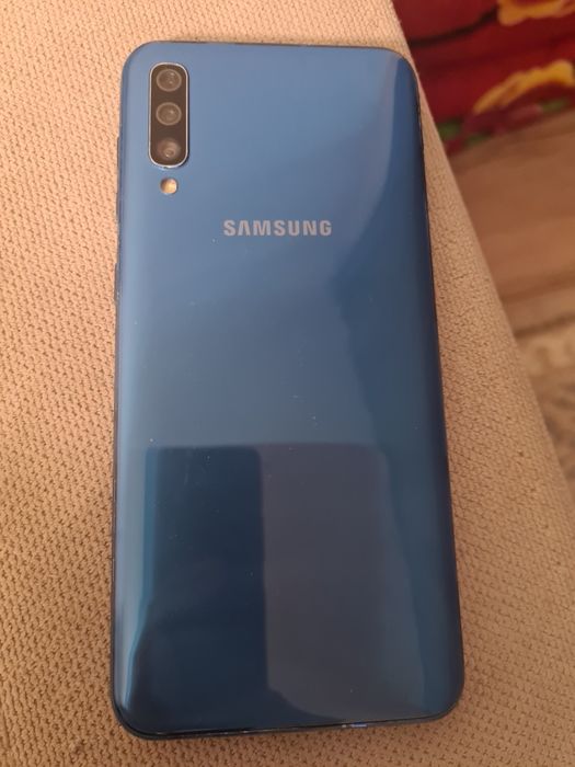 Galaxy A50 4/64 в среднем состоянии