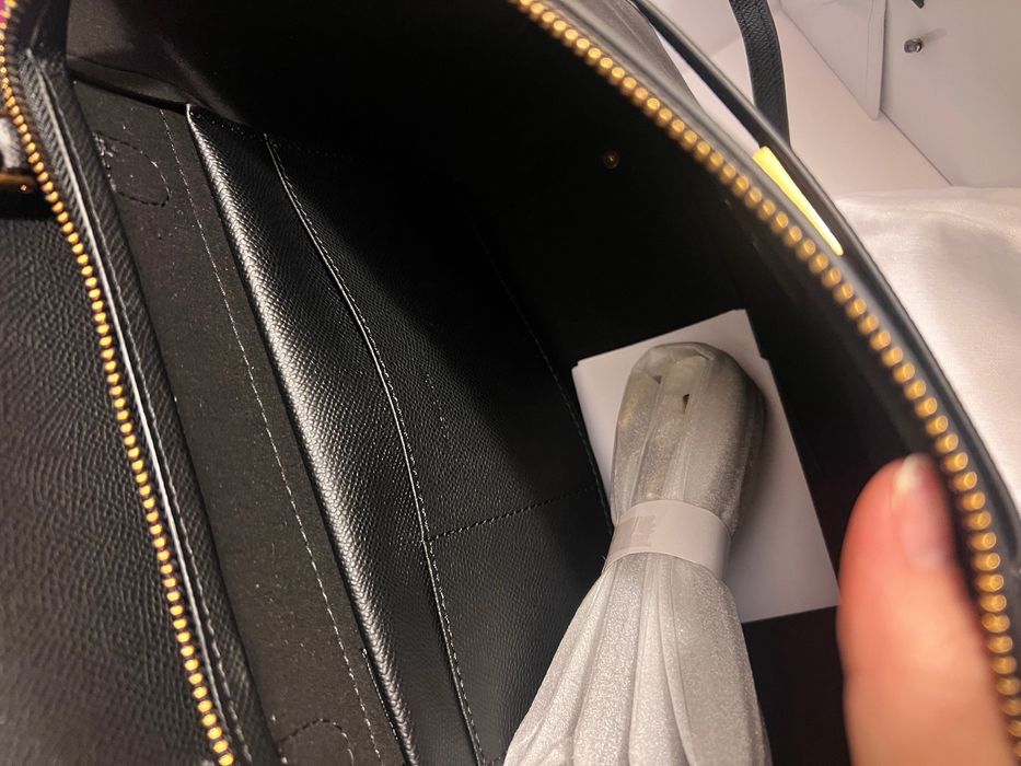 Кожена черна чанта celine