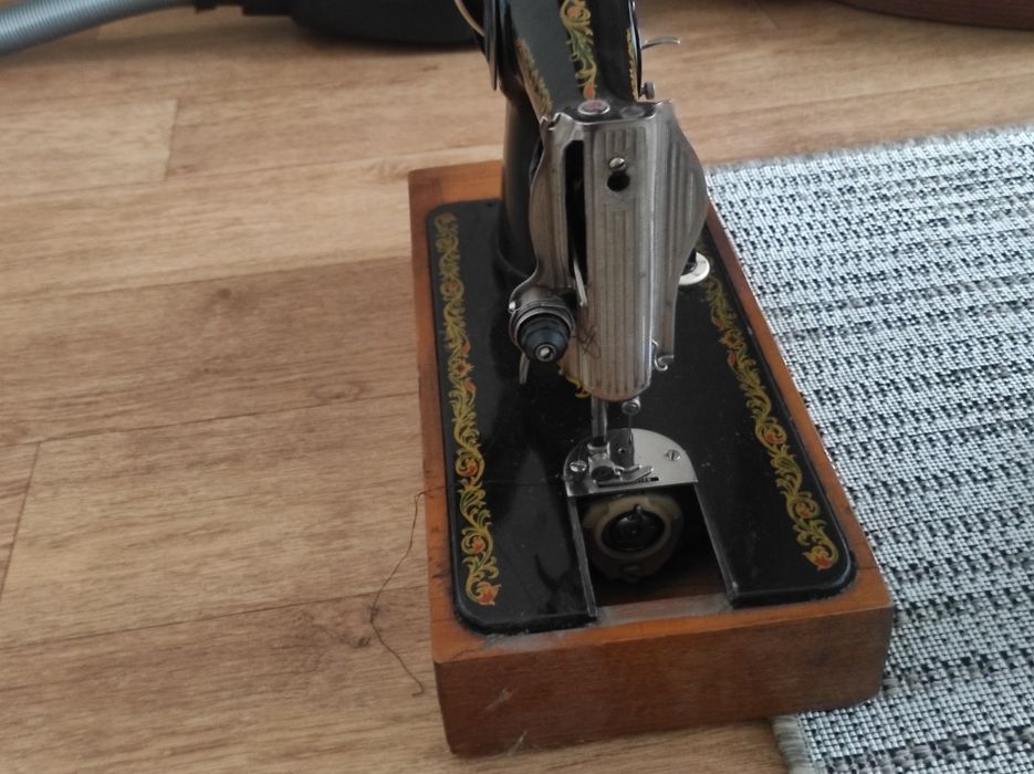 Ручная швейная машинка