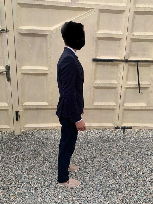 Классический костюм + рубашка в подарок