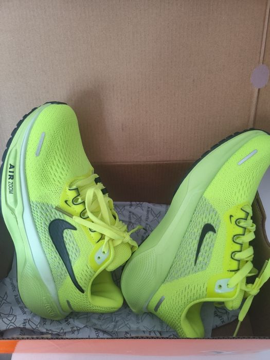 Продам кроссовки