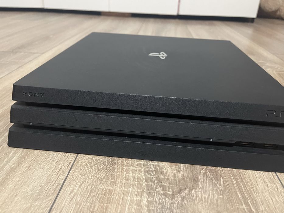 Se vinde PS4 , stare buna de functionare , arata ca in poze .