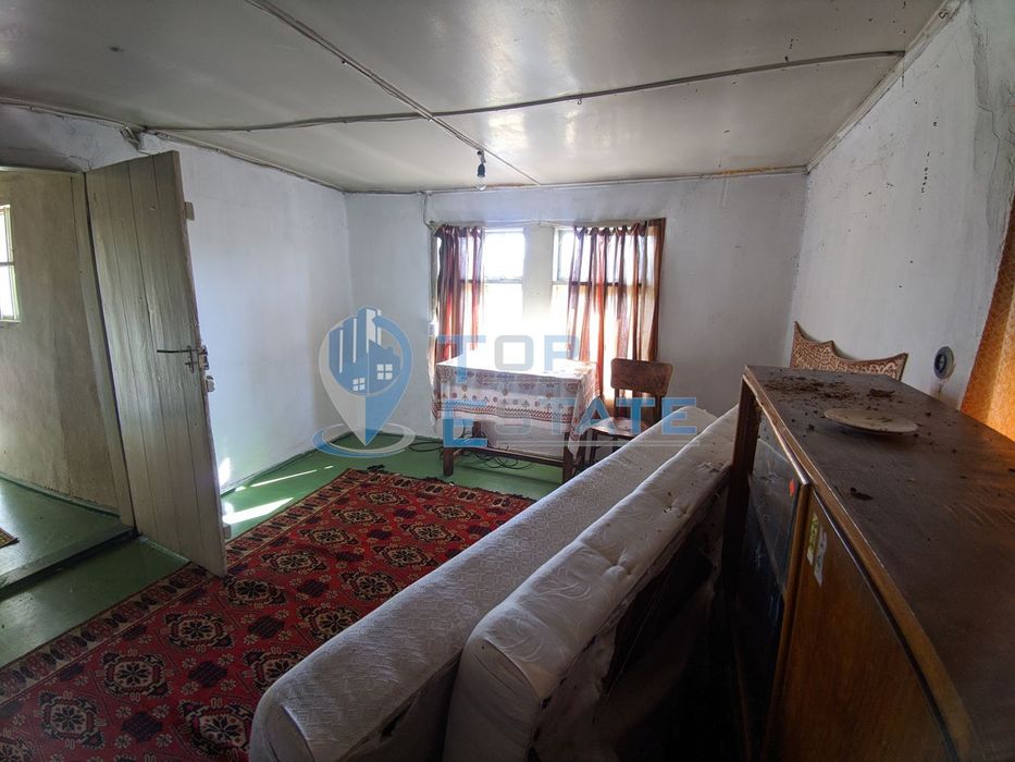 Старинна къща с голям двор в село Мусина