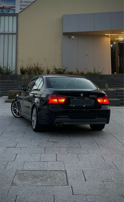 BMW Seria 3 E90 320d lci pachet M interior exterior