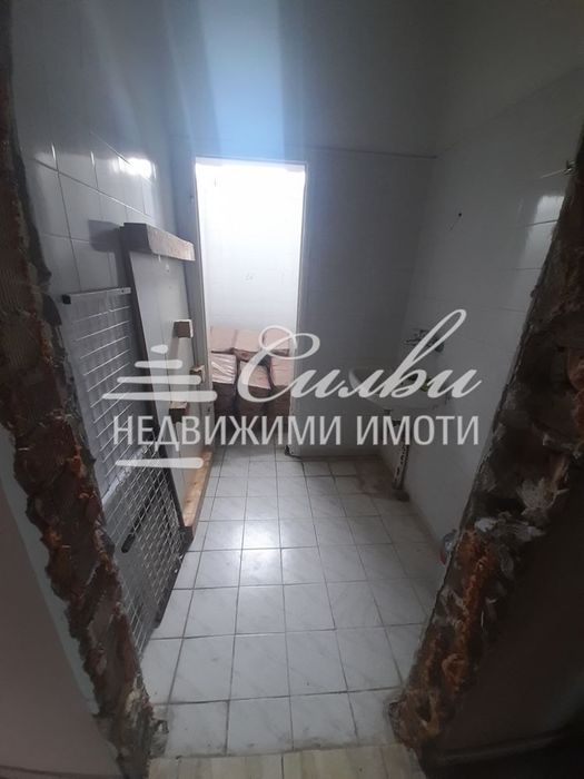 Дава се под наем Заведение в Шумен, 5-ти полк - 300 кв.м за 918 € - Снимка #6