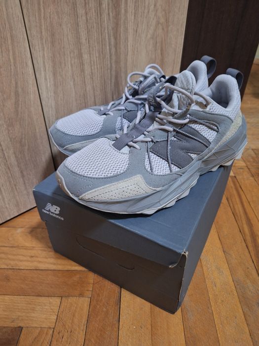 Обувки New Balance...