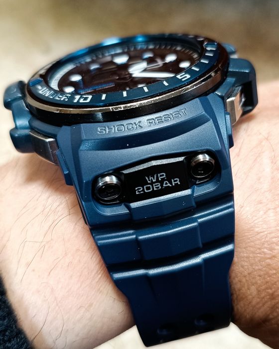 Casio g shock GWN-Q1000