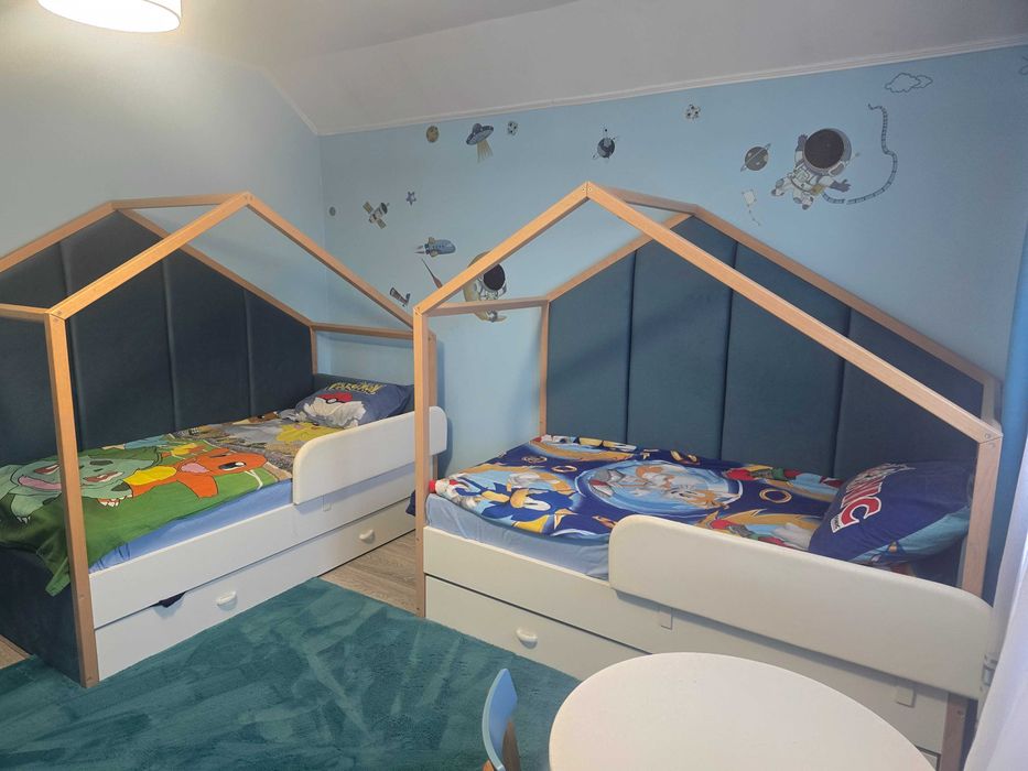 2 paturi copii Mobexpert, tip căsuță, 90x180, cu saltea – ca noi – 1.500 lei/buc.