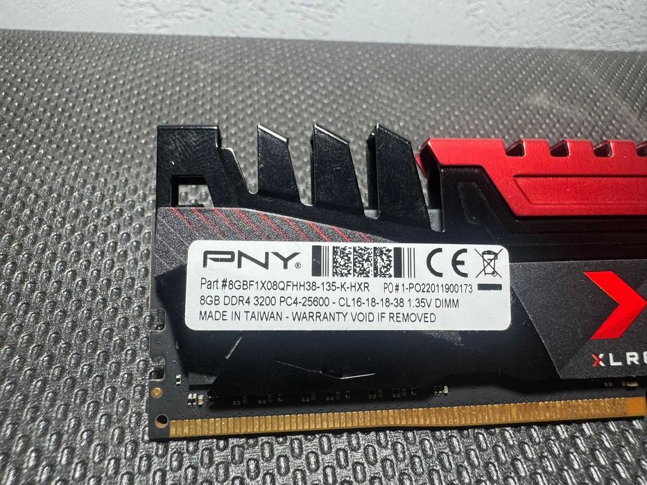 Memorie RAM 8GB DDR4 3200MHz Desktop PC Acer XPG PNY