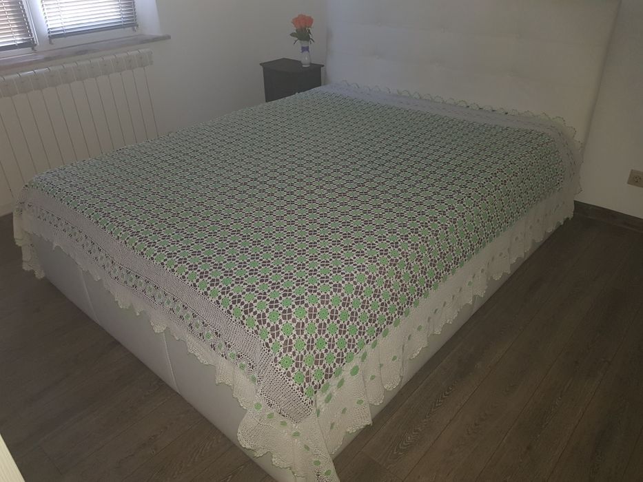 Cuvertura macrame crosetata manual pentru pat dublu
