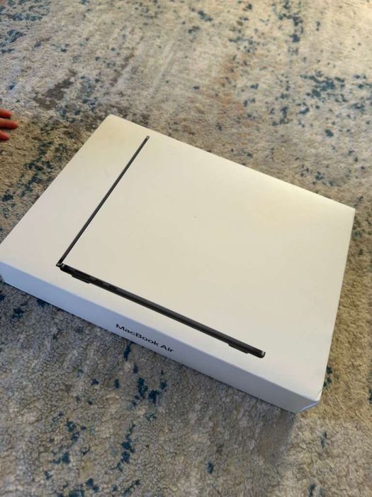 Продам MacBook M2 8/256gb