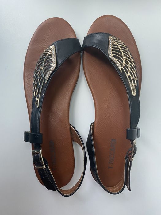 Женские босоножки