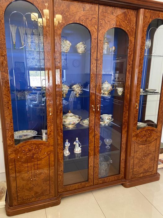 Сервант - витрина для посуды Италия