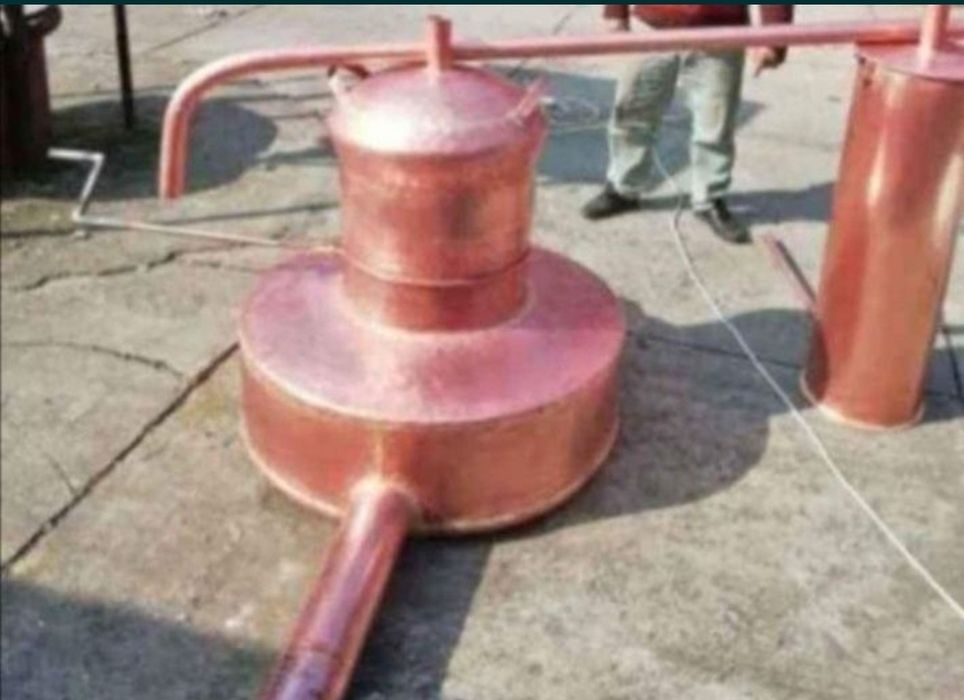 Vand cazane de tuica din cupru alimentar de 99.97 la suta avem pe stoc
