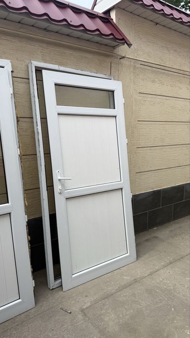 Пластиковые двери