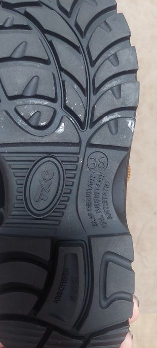 Продам рабочие ботинки