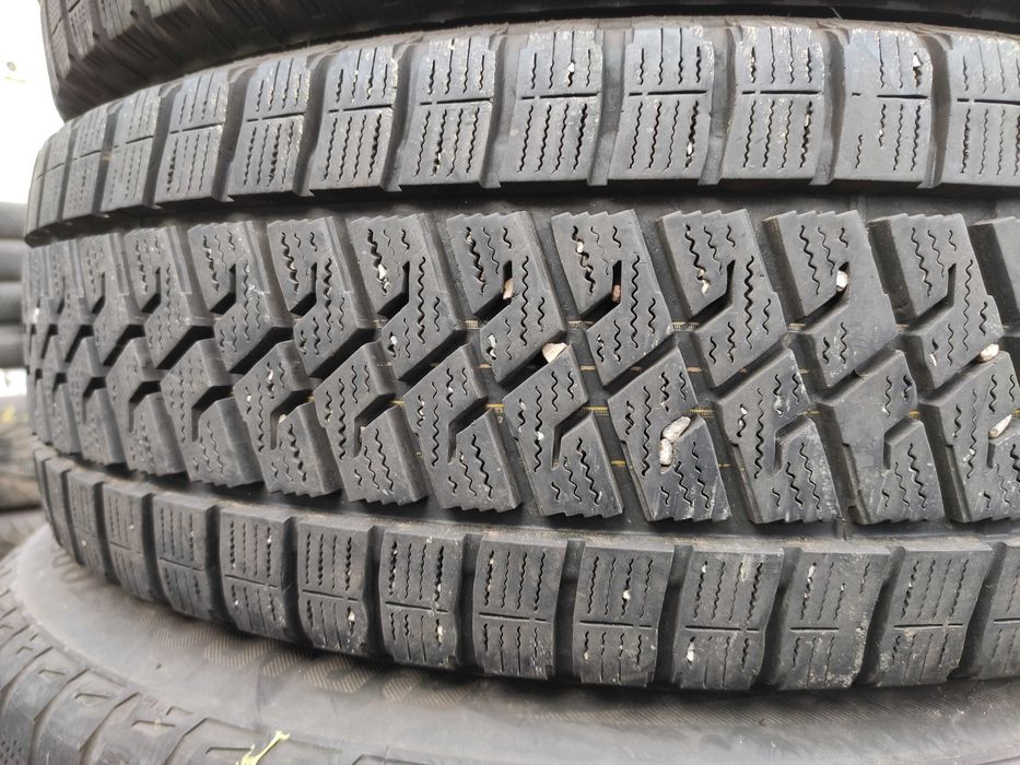 2бр Като нови зимни гуми за бус 215 65 16 С - Lassa - DOT 2023