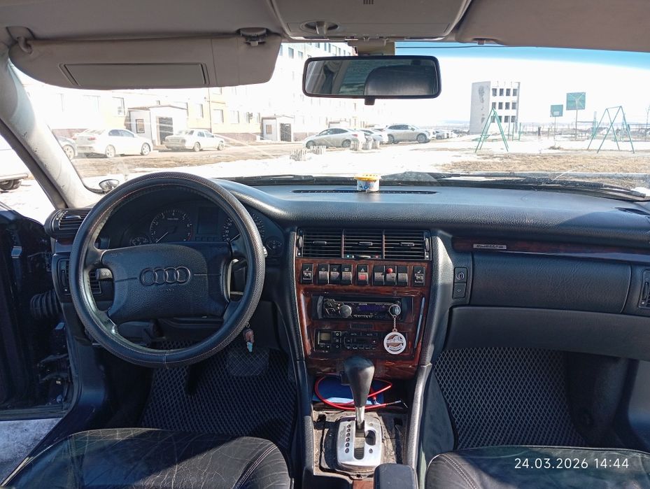 Продам Ауди А8 в среднем состоянии