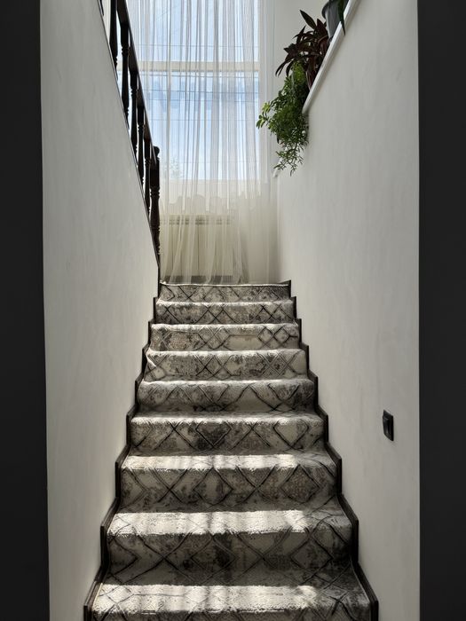 Продается 2-этажный дом в районе МЖК