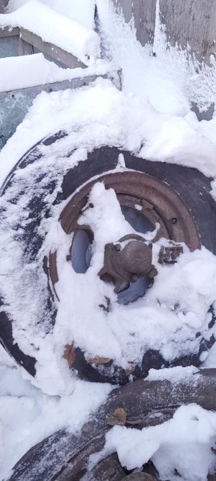 Продам два  колеса ,на Т-40. Диск ступица цапфа.