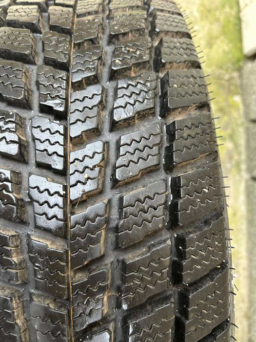 Гуми зимни 17/235/65 офроуд