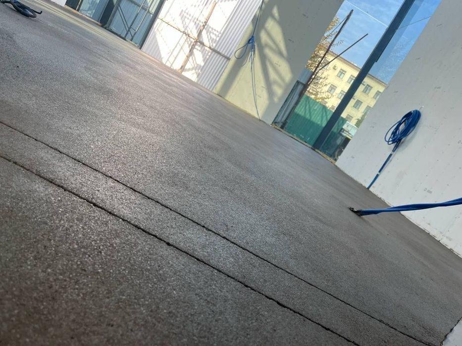 Стяжка пола с материалом заливаем