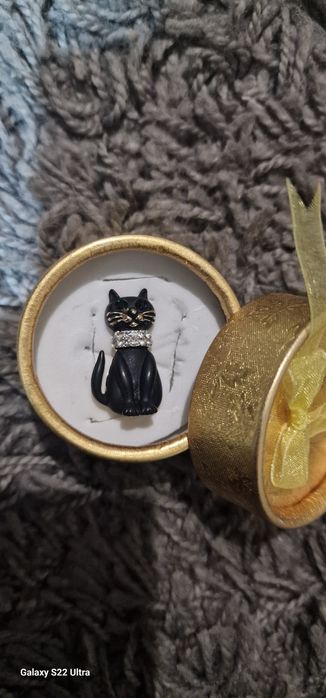 Брошь серебро ,новое.