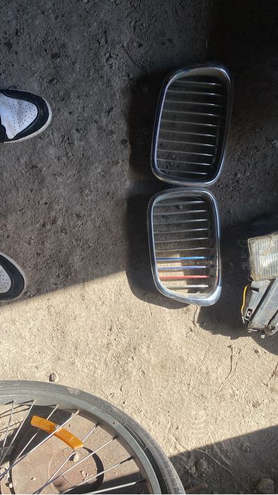 Продам фары решетки на БМВ Е39