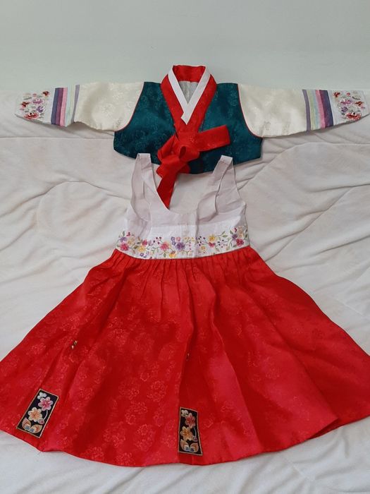 Продаём традиционные корейские костюмы