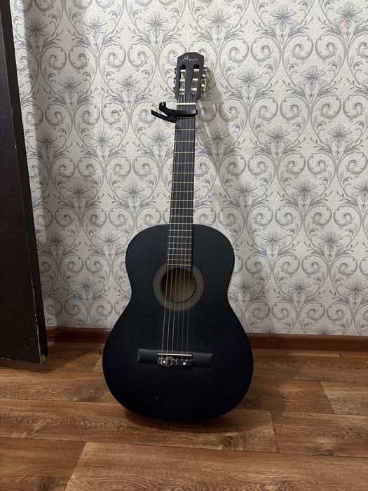 Гитараа сатылады