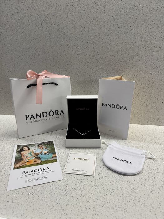 Колие Pandora с розово сърце