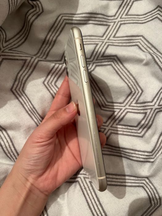 Продам айфон 11 на 64 гб