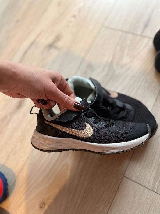 Детски обувки и чехли Armani, Nike и бебешки мокасини