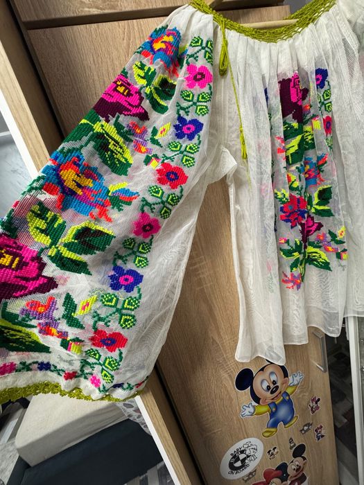 Vând ie cusută manual