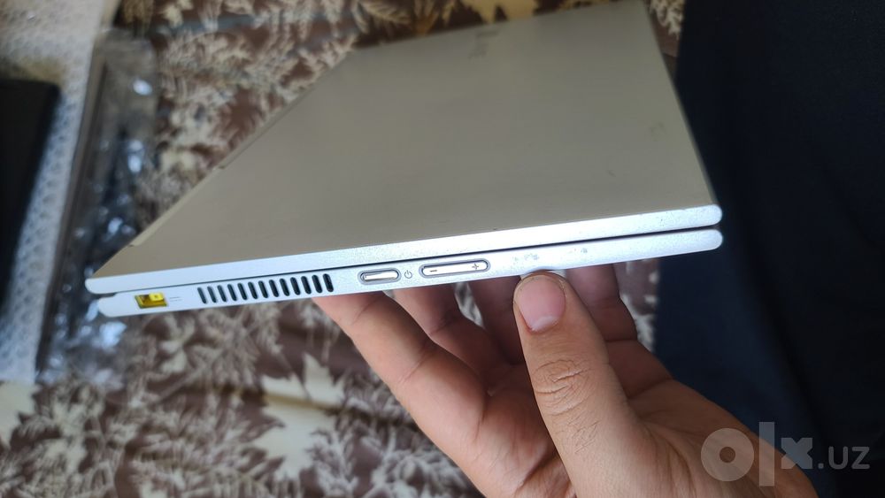 NEC LaVie — i5-7200U | 4GB RAM | 128GB SSD | 13.3" FHD Touch 360
