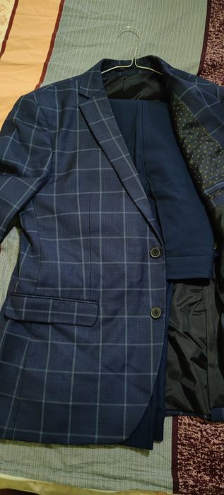 Costum bleumarin