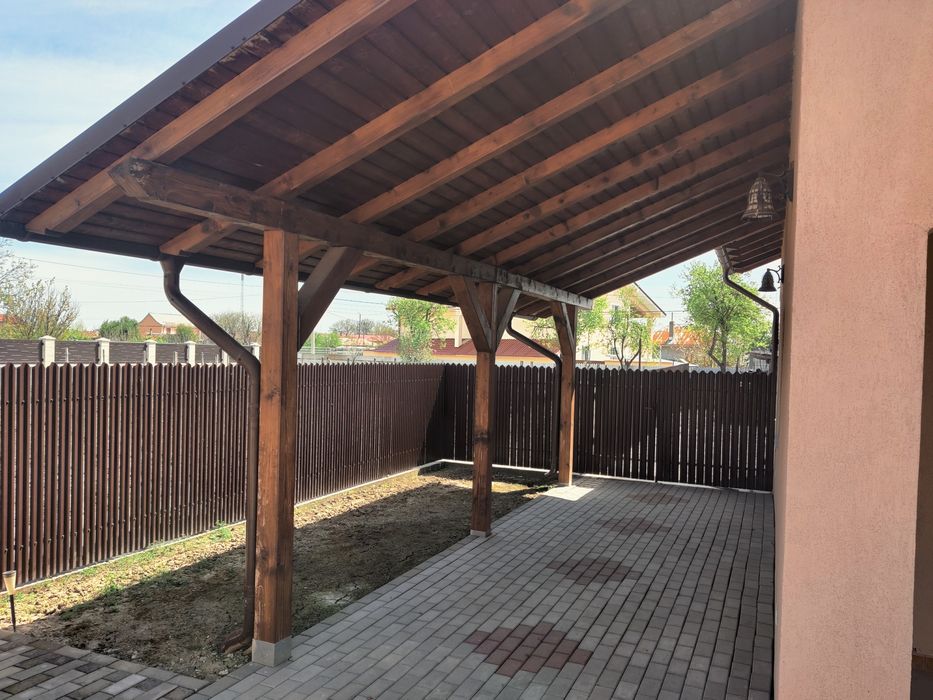 Vând casă de locuit