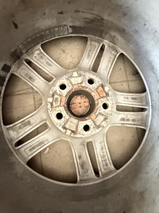 Оригинални Ауди джанти 17 с гуми Goodyear