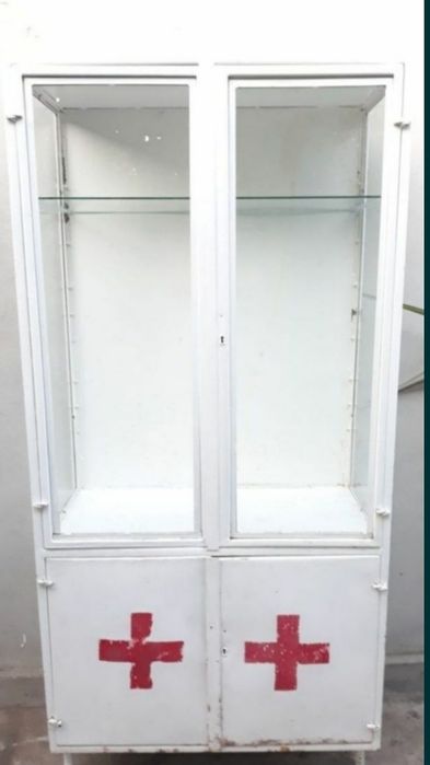 Vitrina  / dulap medical, vechi, anii 50