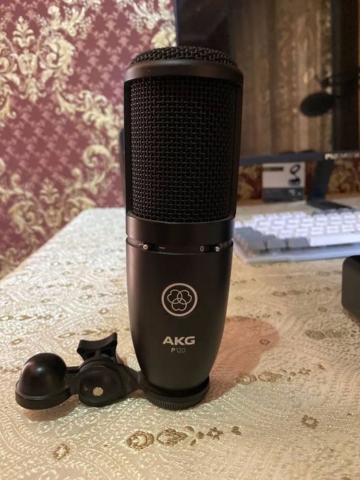 Звуковая карта focusrite и микрофон akg p120