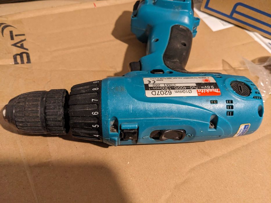 Винтоверти и зарядно Makita 6207D, 6270D, DC1414
