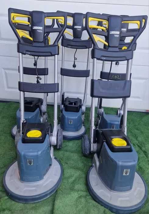 Inchiriez aspirator injectie-extractie Karcher puzzi 10/1