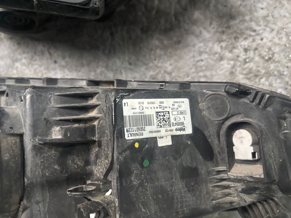 Far Stanga Renault Megan 4