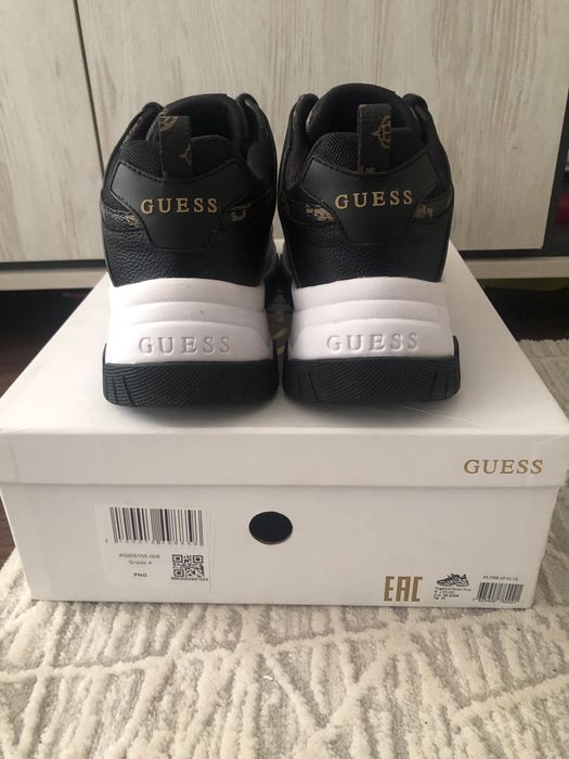 Оригинални дамски обувки GUESS 41 номер