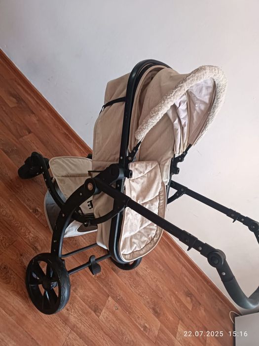 Срочно продаётся коляска 15 тыс