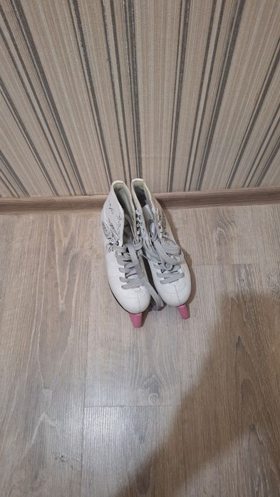 Продам коньки 36 размер
